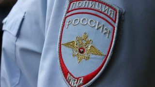 Пьяная женщина избила полицейского и укусила его за руку