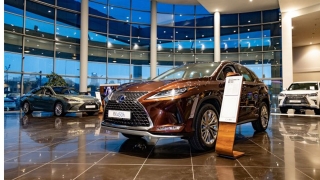 Автостат: продажи премиальных машин рухнули в два раза