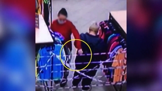 Видео. В саратовских магазинах промышляла серийная воровка