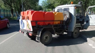 В Саратове пенсионерка попала под колеса поливальной машины