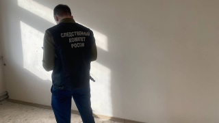 В доме на Романтиков вскрыли дверь и нашли труп мужчины