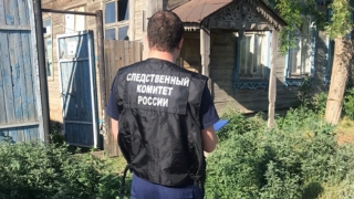 В доме с разбитым окном обнаружен труп неизвестного