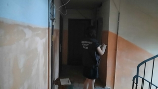 В доме на Технической на лестничной площадке скончалась молодая женщина