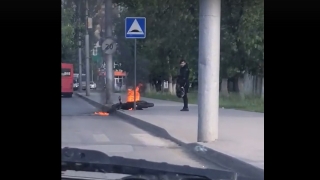 В Саратове на глазах у байкера сгорел мотоцикл