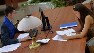 Более 64% выпускников школ смогут учиться в вузах бесплатно
