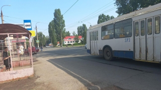Младенец выпал из коляски при поездке в троллейбусе
