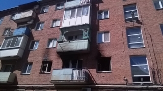 Телефон на зарядке стал причиной пожара в пятиэтажке. Проводилась эвакуация