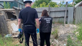 В Вольске в земляной яме обнаружили гниющий труп мужчины
