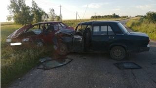 "ВАЗы" не поделили дорогу между саратовскими селами. Двое в больнице