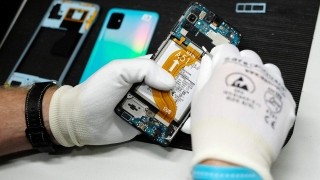 В России возник дефицит деталей для смартфонов Samsung и Huawei