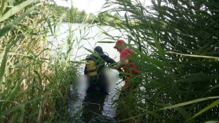 Водолазы достали из пруда тело утонувшего подростка