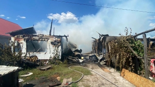 Под Саратовом у одного хозяина сгорели сразу два дома