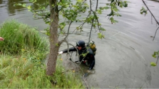 Водолазы достали из Гнилухи тело 28-летнего утопленника