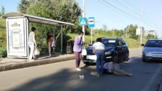 Возле остановки на Антонова сбили 60-летнюю женщину