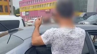 Сотрудники саратовского УФСБ задержали взяткодателя в салоне авто