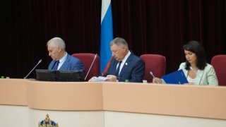 Зарплаты ниже МРОТ. Под занавес созыва облдума добавила денег бюджетникам