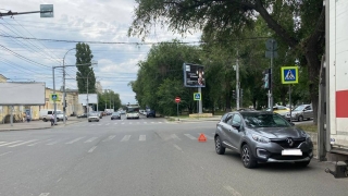 За полчаса в Саратове и Энгельсе сбили двух пожилых женщин