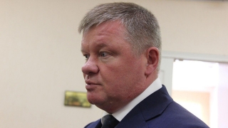 Саратовцы больше трех лет ждут возвращения ограды в сквер Первой учительницы