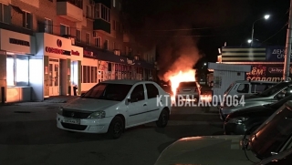 На набережной города Балаково сгорела иномарка