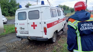 В Аткарске мужчина упал с железнодорожного моста