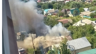 В Энгельсе сгорели два дома. Пострадал мужчина