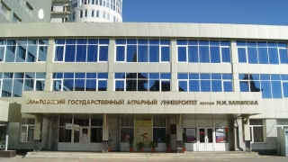 Взятки от студентов. У замдекана саратовского вуза списали деньги со счета