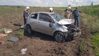 Молодая женщина не удержала иномарку на саратовской трассе