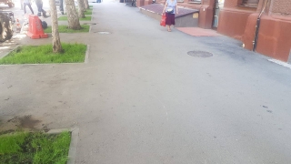Парень на электросамокате сбил девушку в центре Саратова