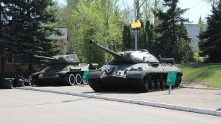 В Парке Победы 4-летний мальчик ударился головой о танк