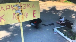 В Заводском районе скутеристка врезалась в информационный щит