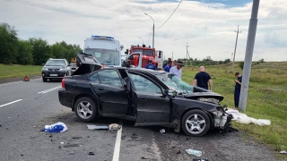 ГИБДД: в смертельной аварии с фурой пострадали два 17-летних подростка