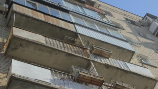 Житель Заводского района перелезал с балкона на балкон и попал в "скорую"