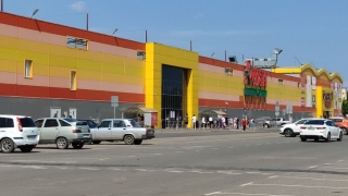 В Саратове эвакуируют торговые центры