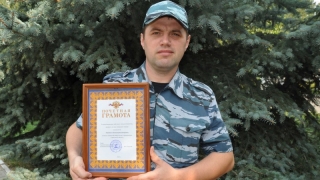 Полицейский-водитель в одиночку потушил природный пожар