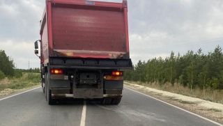 На трассе под Саратовом грузовик сбил женщину