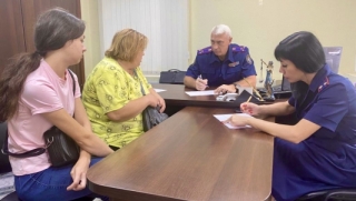 Беженцы из ДНР и ЛНР пришли на прием к Анатолию Говорунову