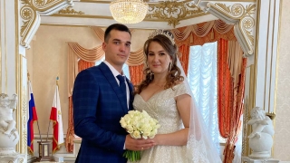 В День флага в саратовских ЗАГСах поженили 121 пару