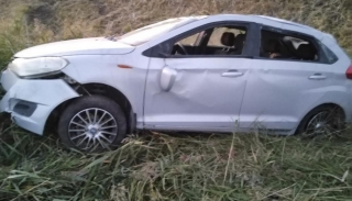 Под Саратовом автомобиль вылетел в кювет. Пострадала женщина
