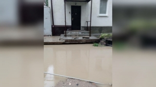 В Саратове неделю не устраняют коммунальную аварию перед домом инвалида