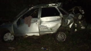Под Хвалынском девушка опрокинула "десятку" в кювет. Пострадали двое