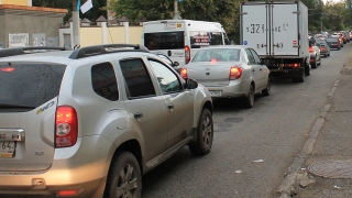 В августе рынок подержанных авто упал на треть, новых - на две трети