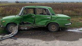Две девушки на "Жигулях" после ДТП на трассе попали в больницу