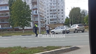 Женщина и девочка из "Оки" пострадали в столкновении с "Фордом"