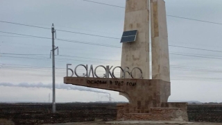 Прохожие нашли на остановке труп пожилого мужчины