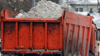 Районных чиновников обязали заплатить за грязное складирование снега