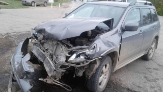 Под Энгельсом не поделили дорогу "Волга" и "Mitsubishi"