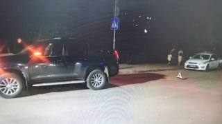 Под колеса "Газели" и "Лэнд Крузера" попали две женщины