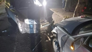 В Саратове 12-летний мальчик за рулем "Рено" врезался в "Приору". Есть пострадавшие