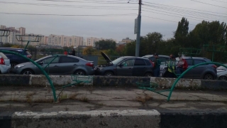 ДТП на мосту: жители Заводского района застряли в серьезной пробке