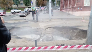 В центре Саратова на двое суток перекрыли движение и отменили троллейбусы